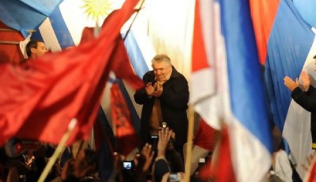 “Contra la chatura y la mentecatez”, la dupla frenteamplista va por votos en Argentina
