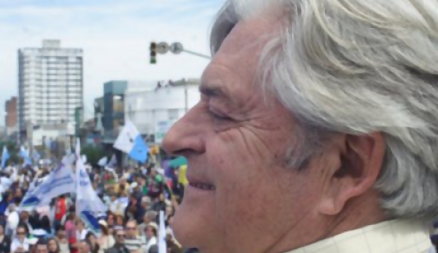 La fórmula Lacalle-Larrañaga “está envuelta en papel celofán transparente”