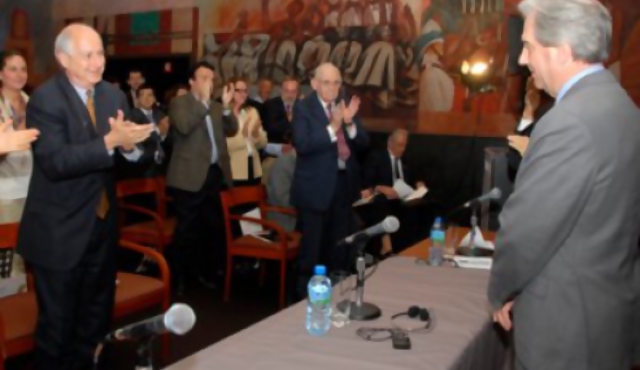 Vázquez no descartó postularse en 2014