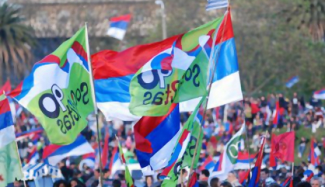 Multitudinaria caravana del FA en el cierre de la Lista 90
