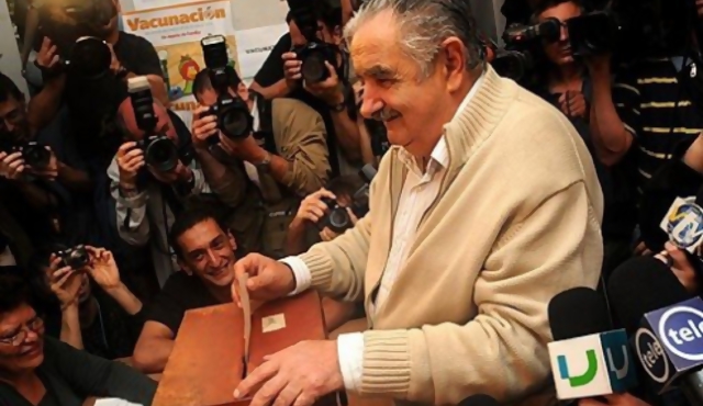 Mujica votó temprano