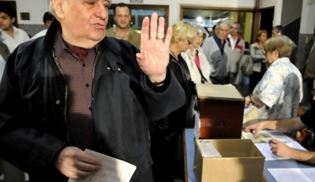 Sanguinetti anunció su voto a Lacalle durante la veda