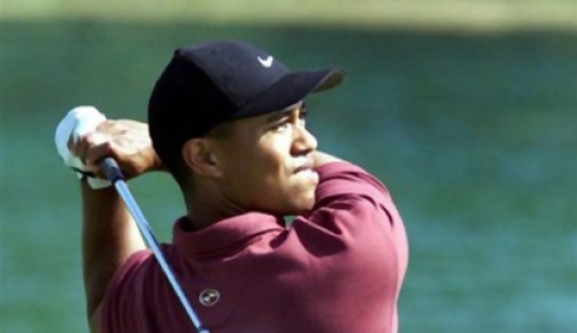 Tiger Woods se retira por infiel