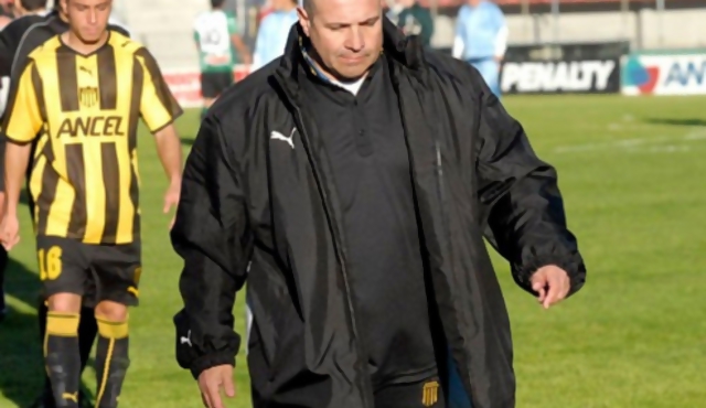 Ribas reclama despido a Peñarol 