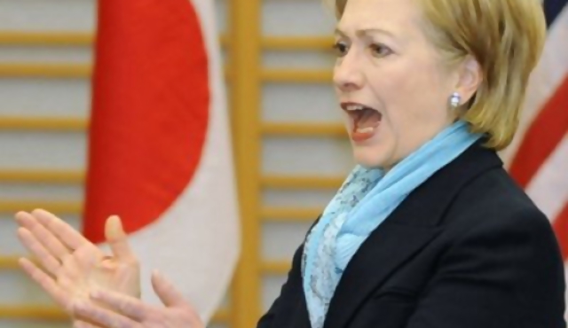 Clinton inicia una gira asiática con preocupaciones por los lazos con Japón  