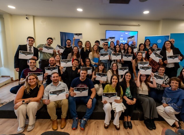 Portal 180 - ANDA abre inscripciones para becas de estudio en ciberseguridad y desarrollo de software con IA